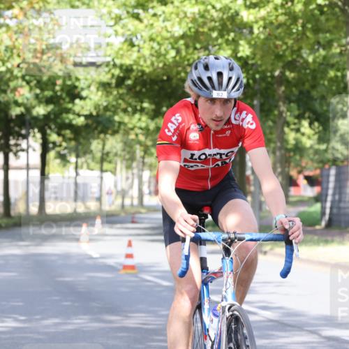 11.08.2024 - GEWOBA Citytriathlon Bremen H.Heesch http://msf.ph/oto/6770140 11.08.2024 10:36:06 Radfahren 77, 82 meine-sportfotos.de