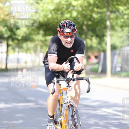 11.08.2024 - GEWOBA Citytriathlon Bremen H.Heesch http://msf.ph/oto/6770141 11.08.2024 10:44:05 Radfahren 23, 28, 37, 39, 48, 104, 113, 114 meine-sportfotos.de
