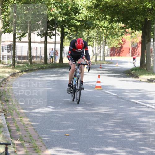 11.08.2024 - GEWOBA Citytriathlon Bremen H.Heesch http://msf.ph/oto/6770145 11.08.2024 10:36:28 Radfahren 8, 62 meine-sportfotos.de
