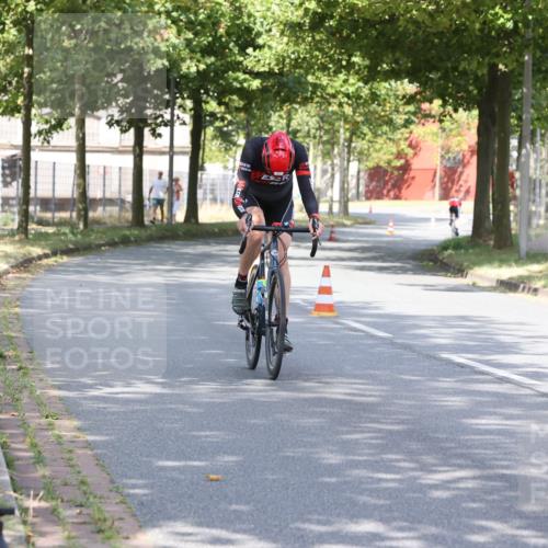 11.08.2024 - GEWOBA Citytriathlon Bremen H.Heesch http://msf.ph/oto/6770153 11.08.2024 10:36:28 Radfahren 8, 62 meine-sportfotos.de