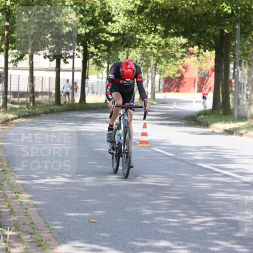 11.08.2024 - GEWOBA Citytriathlon Bremen H.Heesch http://msf.ph/oto/6770156 11.08.2024 10:36:28 Radfahren 8, 62 meine-sportfotos.de