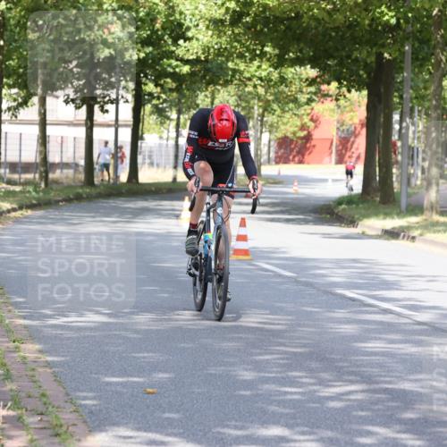 11.08.2024 - GEWOBA Citytriathlon Bremen H.Heesch http://msf.ph/oto/6770159 11.08.2024 10:36:28 Radfahren 8, 62 meine-sportfotos.de