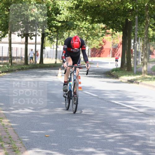 11.08.2024 - GEWOBA Citytriathlon Bremen H.Heesch http://msf.ph/oto/6770163 11.08.2024 10:36:28 Radfahren 8, 62 meine-sportfotos.de