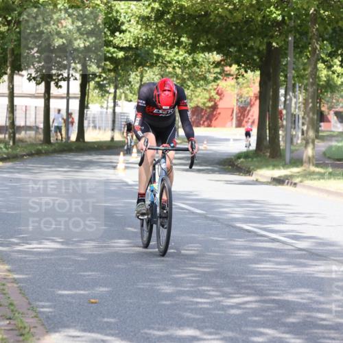 11.08.2024 - GEWOBA Citytriathlon Bremen H.Heesch http://msf.ph/oto/6770166 11.08.2024 10:36:28 Radfahren 8, 62 meine-sportfotos.de