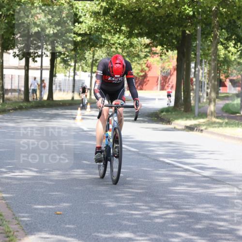 11.08.2024 - GEWOBA Citytriathlon Bremen H.Heesch http://msf.ph/oto/6770170 11.08.2024 10:36:28 Radfahren 8, 62 meine-sportfotos.de
