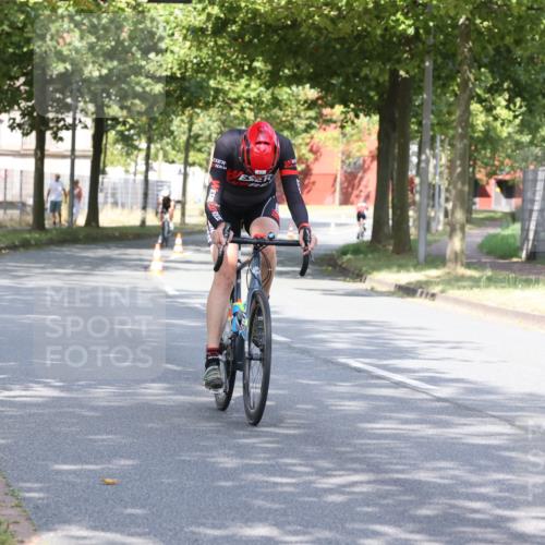 11.08.2024 - GEWOBA Citytriathlon Bremen H.Heesch http://msf.ph/oto/6770173 11.08.2024 10:36:28 Radfahren 8, 62 meine-sportfotos.de