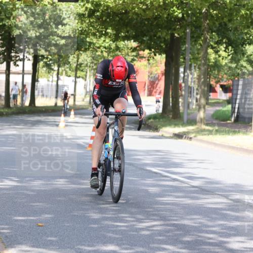 11.08.2024 - GEWOBA Citytriathlon Bremen H.Heesch http://msf.ph/oto/6770176 11.08.2024 10:36:28 Radfahren 8, 62 meine-sportfotos.de