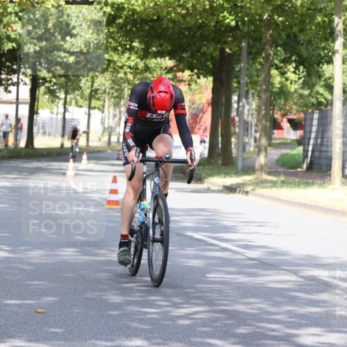 11.08.2024 - GEWOBA Citytriathlon Bremen H.Heesch http://msf.ph/oto/6770179 11.08.2024 10:36:28 Radfahren 8, 62 meine-sportfotos.de