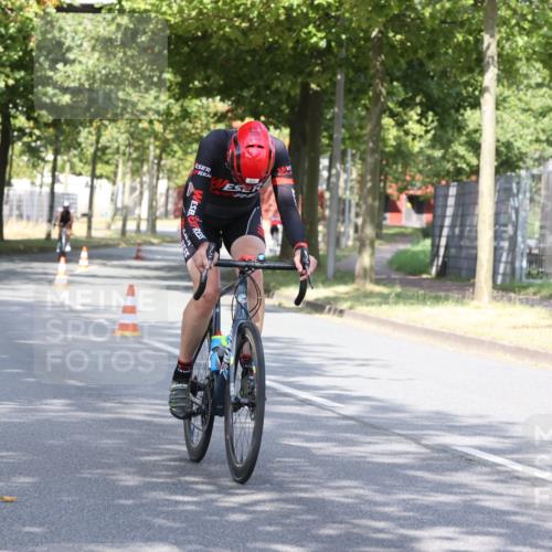 11.08.2024 - GEWOBA Citytriathlon Bremen H.Heesch http://msf.ph/oto/6770187 11.08.2024 10:36:29 Radfahren 8, 62 meine-sportfotos.de