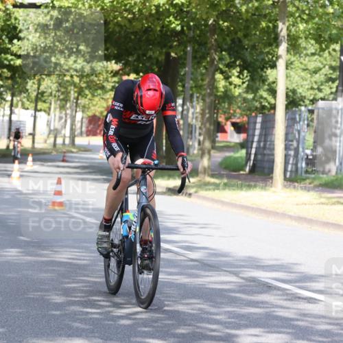 11.08.2024 - GEWOBA Citytriathlon Bremen H.Heesch http://msf.ph/oto/6770190 11.08.2024 10:36:29 Radfahren 8, 62 meine-sportfotos.de