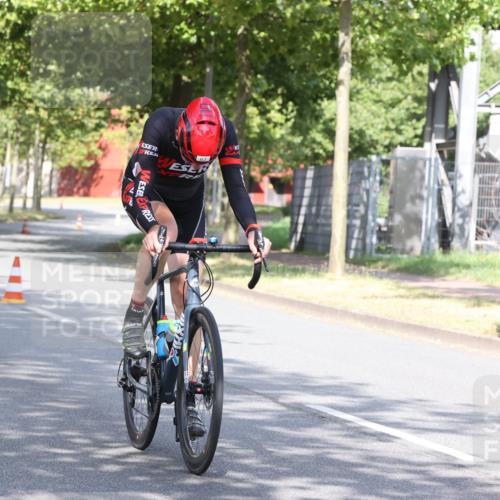 11.08.2024 - GEWOBA Citytriathlon Bremen H.Heesch http://msf.ph/oto/6770198 11.08.2024 10:36:29 Radfahren 8, 62 meine-sportfotos.de