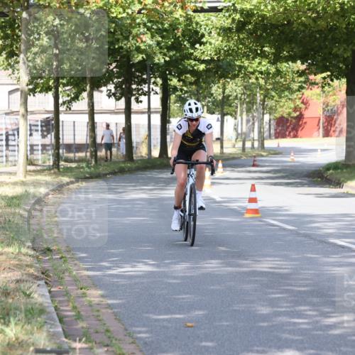 11.08.2024 - GEWOBA Citytriathlon Bremen H.Heesch http://msf.ph/oto/6770204 11.08.2024 10:36:34 Radfahren 8, 62 meine-sportfotos.de