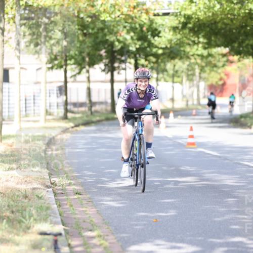 11.08.2024 - GEWOBA Citytriathlon Bremen H.Heesch http://msf.ph/oto/6770209 11.08.2024 10:44:20 Radfahren 48 meine-sportfotos.de