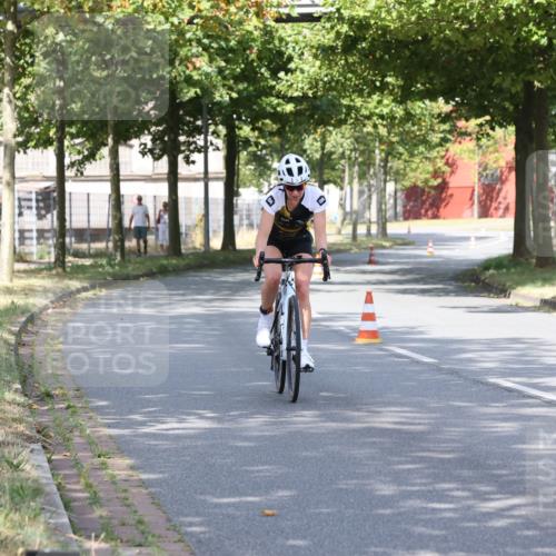 11.08.2024 - GEWOBA Citytriathlon Bremen H.Heesch http://msf.ph/oto/6770214 11.08.2024 10:36:34 Radfahren 8, 62 meine-sportfotos.de