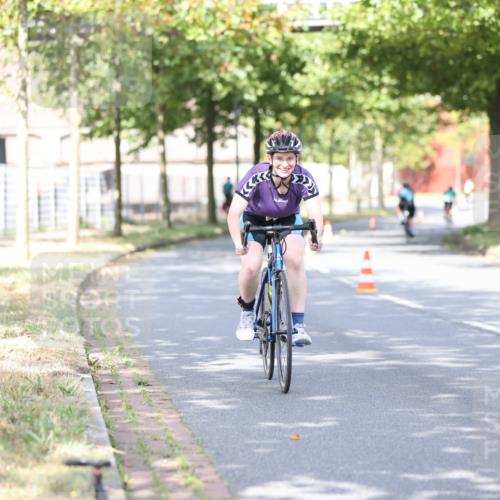 11.08.2024 - GEWOBA Citytriathlon Bremen H.Heesch http://msf.ph/oto/6770215 11.08.2024 10:44:20 Radfahren 48 meine-sportfotos.de