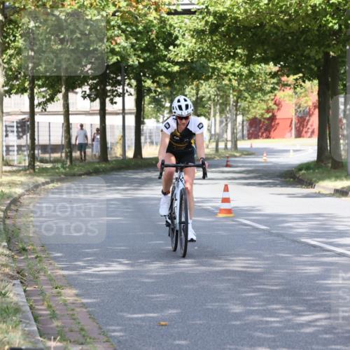 11.08.2024 - GEWOBA Citytriathlon Bremen H.Heesch http://msf.ph/oto/6770217 11.08.2024 10:36:34 Radfahren 8, 62 meine-sportfotos.de