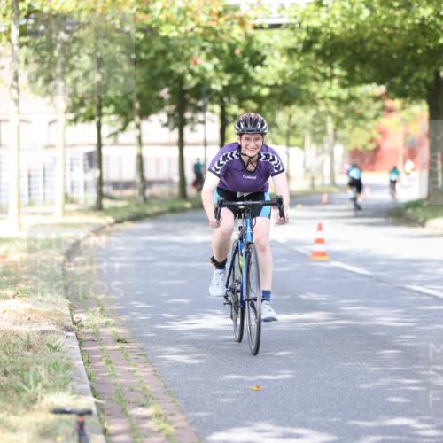 11.08.2024 - GEWOBA Citytriathlon Bremen H.Heesch http://msf.ph/oto/6770219 11.08.2024 10:44:21 Radfahren 48 meine-sportfotos.de