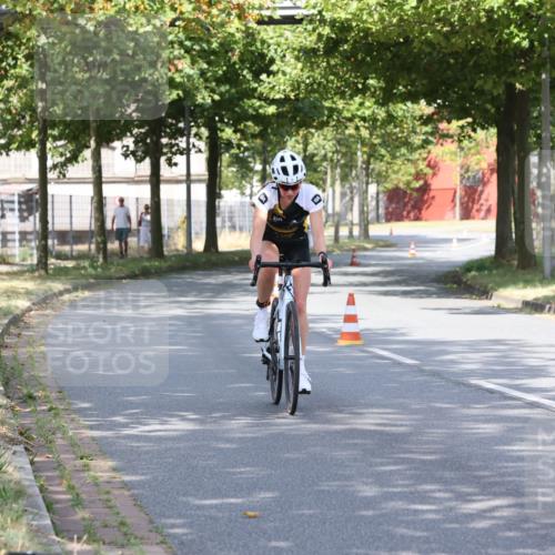 11.08.2024 - GEWOBA Citytriathlon Bremen H.Heesch http://msf.ph/oto/6770222 11.08.2024 10:36:34 Radfahren 8, 62 meine-sportfotos.de