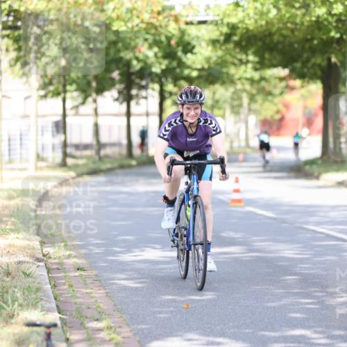 11.08.2024 - GEWOBA Citytriathlon Bremen H.Heesch http://msf.ph/oto/6770224 11.08.2024 10:44:21 Radfahren 48 meine-sportfotos.de