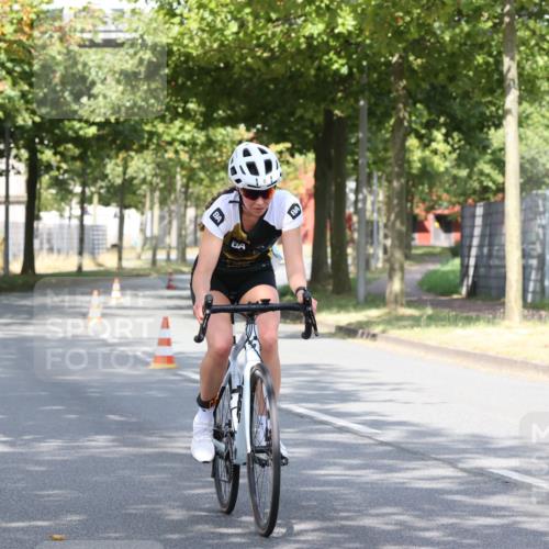 11.08.2024 - GEWOBA Citytriathlon Bremen H.Heesch http://msf.ph/oto/6770225 11.08.2024 10:36:35 Radfahren 8, 62 meine-sportfotos.de