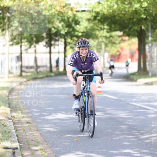11.08.2024 - GEWOBA Citytriathlon Bremen H.Heesch http://msf.ph/oto/6770230 11.08.2024 10:44:21 Radfahren 48 meine-sportfotos.de