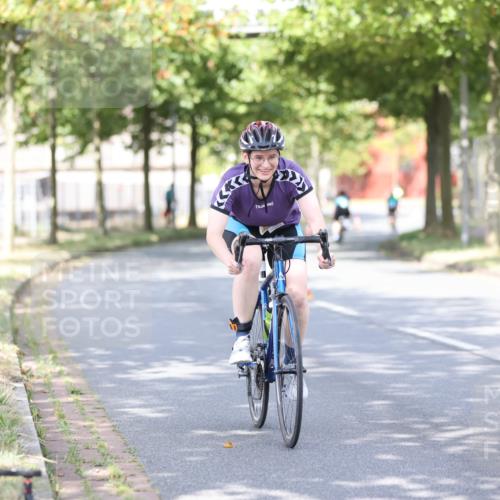11.08.2024 - GEWOBA Citytriathlon Bremen H.Heesch http://msf.ph/oto/6770233 11.08.2024 10:44:21 Radfahren 48 meine-sportfotos.de