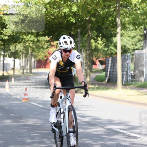 11.08.2024 - GEWOBA Citytriathlon Bremen H.Heesch http://msf.ph/oto/6770235 11.08.2024 10:36:35 Radfahren 8, 62 meine-sportfotos.de