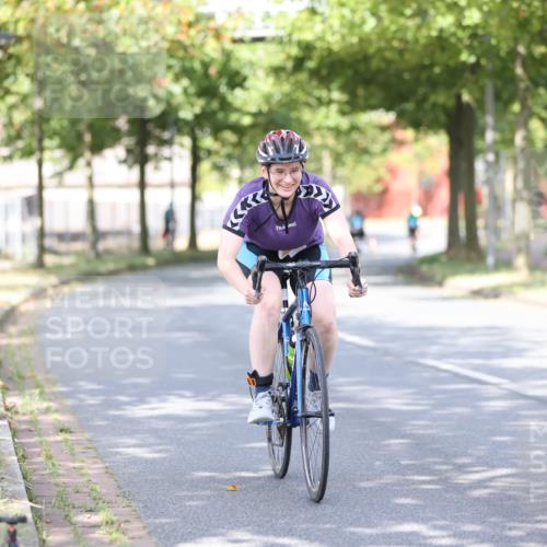 11.08.2024 - GEWOBA Citytriathlon Bremen H.Heesch http://msf.ph/oto/6770236 11.08.2024 10:44:21 Radfahren 48 meine-sportfotos.de