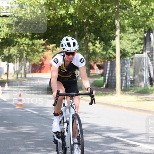 11.08.2024 - GEWOBA Citytriathlon Bremen H.Heesch http://msf.ph/oto/6770239 11.08.2024 10:36:35 Radfahren 8, 62 meine-sportfotos.de
