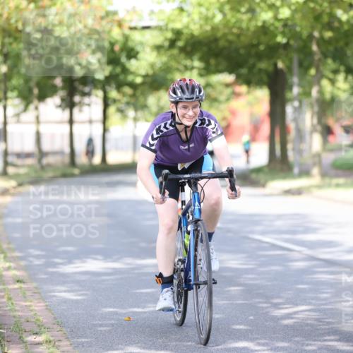 11.08.2024 - GEWOBA Citytriathlon Bremen H.Heesch http://msf.ph/oto/6770241 11.08.2024 10:44:21 Radfahren 48 meine-sportfotos.de