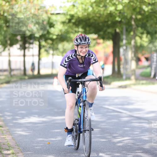 11.08.2024 - GEWOBA Citytriathlon Bremen H.Heesch http://msf.ph/oto/6770244 11.08.2024 10:44:21 Radfahren 48 meine-sportfotos.de