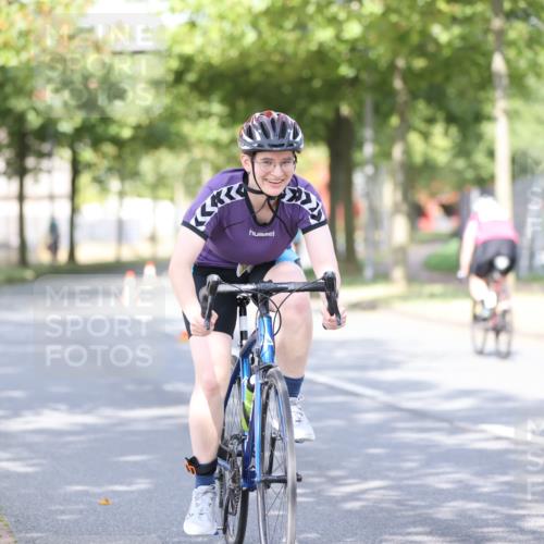 11.08.2024 - GEWOBA Citytriathlon Bremen H.Heesch http://msf.ph/oto/6770251 11.08.2024 10:44:21 Radfahren 48 meine-sportfotos.de
