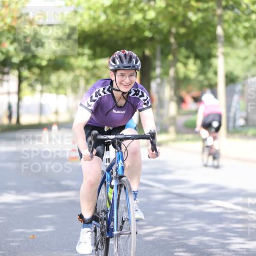 11.08.2024 - GEWOBA Citytriathlon Bremen H.Heesch http://msf.ph/oto/6770254 11.08.2024 10:44:21 Radfahren 48 meine-sportfotos.de