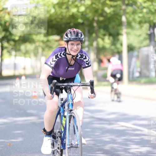 11.08.2024 - GEWOBA Citytriathlon Bremen H.Heesch http://msf.ph/oto/6770257 11.08.2024 10:44:21 Radfahren 48 meine-sportfotos.de