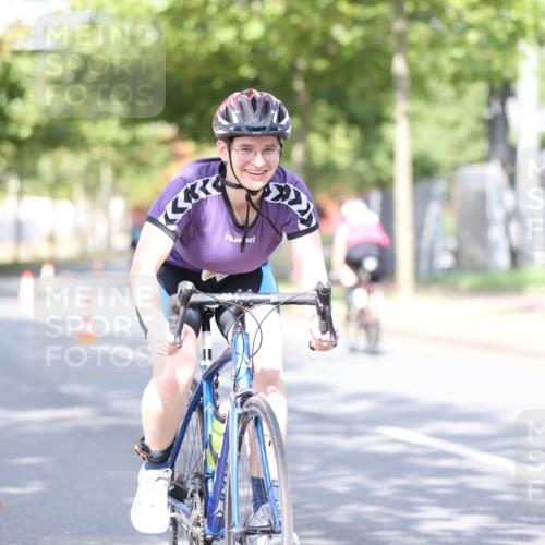 11.08.2024 - GEWOBA Citytriathlon Bremen H.Heesch http://msf.ph/oto/6770261 11.08.2024 10:44:21 Radfahren 48 meine-sportfotos.de