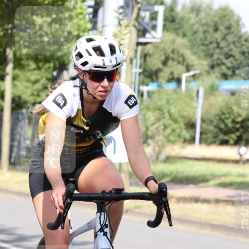 11.08.2024 - GEWOBA Citytriathlon Bremen H.Heesch http://msf.ph/oto/6770263 11.08.2024 10:36:35 Radfahren 8, 62 meine-sportfotos.de