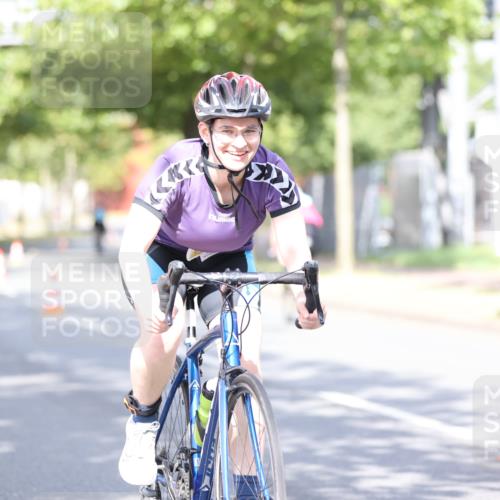 11.08.2024 - GEWOBA Citytriathlon Bremen H.Heesch http://msf.ph/oto/6770264 11.08.2024 10:44:21 Radfahren 48 meine-sportfotos.de