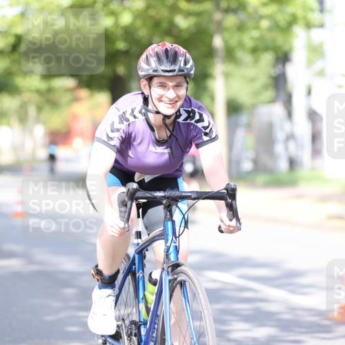 11.08.2024 - GEWOBA Citytriathlon Bremen H.Heesch http://msf.ph/oto/6770267 11.08.2024 10:44:21 Radfahren 48 meine-sportfotos.de