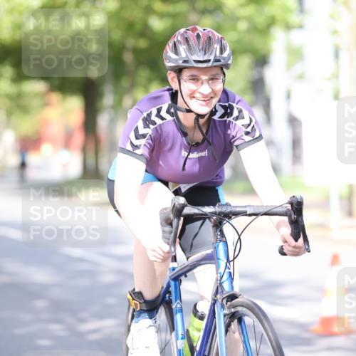 11.08.2024 - GEWOBA Citytriathlon Bremen H.Heesch http://msf.ph/oto/6770272 11.08.2024 10:44:21 Radfahren 48 meine-sportfotos.de