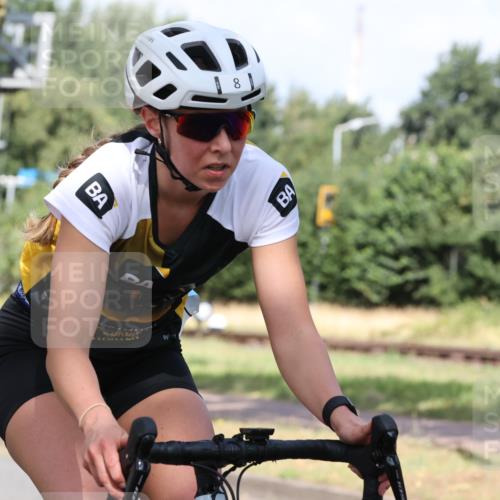 11.08.2024 - GEWOBA Citytriathlon Bremen H.Heesch http://msf.ph/oto/6770273 11.08.2024 10:36:35 Radfahren 8, 62 meine-sportfotos.de
