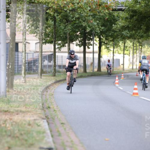 11.08.2024 - GEWOBA Citytriathlon Bremen H.Heesch http://msf.ph/oto/6770308 11.08.2024 10:37:46 Radfahren 1, 59 meine-sportfotos.de