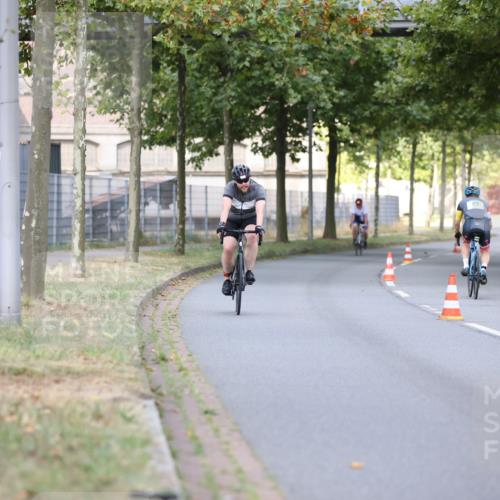 11.08.2024 - GEWOBA Citytriathlon Bremen H.Heesch http://msf.ph/oto/6770314 11.08.2024 10:37:46 Radfahren 1, 59 meine-sportfotos.de