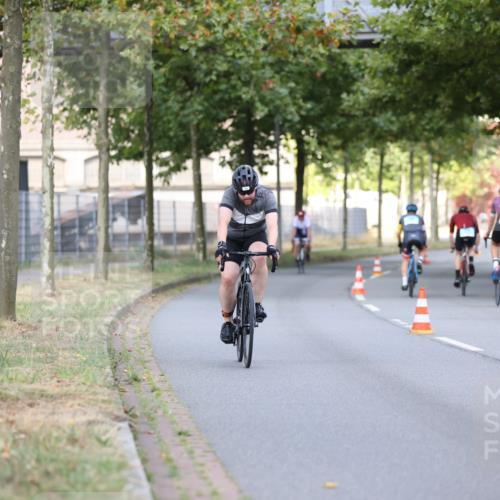 11.08.2024 - GEWOBA Citytriathlon Bremen H.Heesch http://msf.ph/oto/6770317 11.08.2024 10:37:46 Radfahren 1, 59 meine-sportfotos.de
