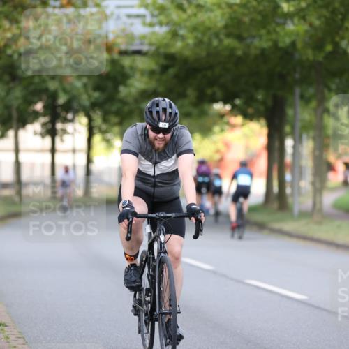 11.08.2024 - GEWOBA Citytriathlon Bremen H.Heesch http://msf.ph/oto/6770326 11.08.2024 10:37:48 Radfahren 1, 59 meine-sportfotos.de