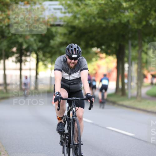 11.08.2024 - GEWOBA Citytriathlon Bremen H.Heesch http://msf.ph/oto/6770327 11.08.2024 10:37:48 Radfahren 1, 59 meine-sportfotos.de