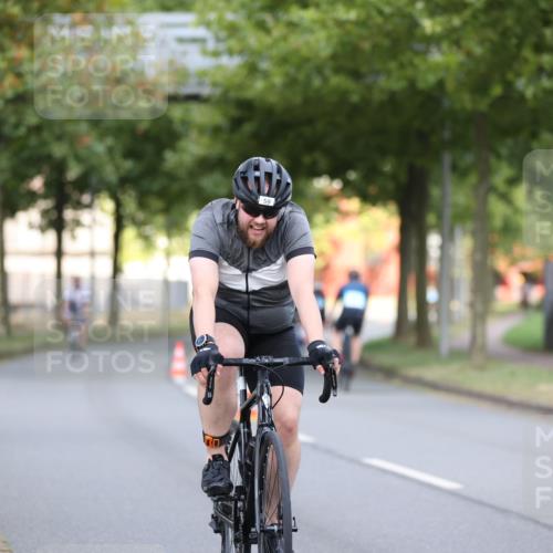 11.08.2024 - GEWOBA Citytriathlon Bremen H.Heesch http://msf.ph/oto/6770330 11.08.2024 10:37:48 Radfahren 1, 59 meine-sportfotos.de