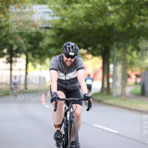 11.08.2024 - GEWOBA Citytriathlon Bremen H.Heesch http://msf.ph/oto/6770333 11.08.2024 10:37:48 Radfahren 1, 59 meine-sportfotos.de