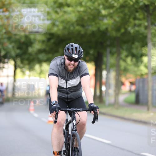 11.08.2024 - GEWOBA Citytriathlon Bremen H.Heesch http://msf.ph/oto/6770339 11.08.2024 10:37:48 Radfahren 1, 59 meine-sportfotos.de