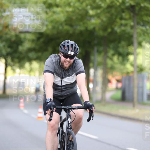 11.08.2024 - GEWOBA Citytriathlon Bremen H.Heesch http://msf.ph/oto/6770342 11.08.2024 10:37:48 Radfahren 1, 59 meine-sportfotos.de