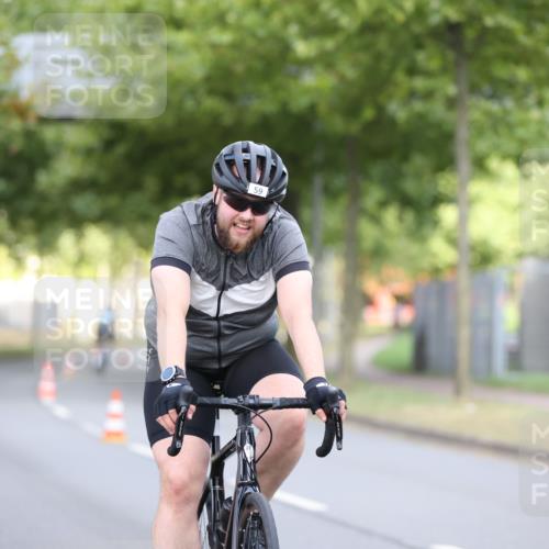 11.08.2024 - GEWOBA Citytriathlon Bremen H.Heesch http://msf.ph/oto/6770345 11.08.2024 10:37:48 Radfahren 1, 59 meine-sportfotos.de